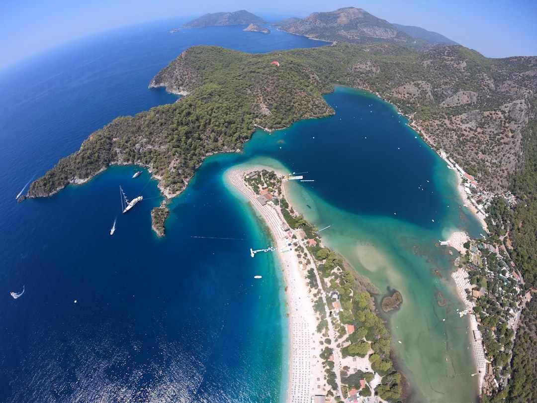 Antalya Serbest Bölgesi Nisan Ayında Ticaret Hacmini Yüzde 9 Artırdı - Ekonomi haberi görseli