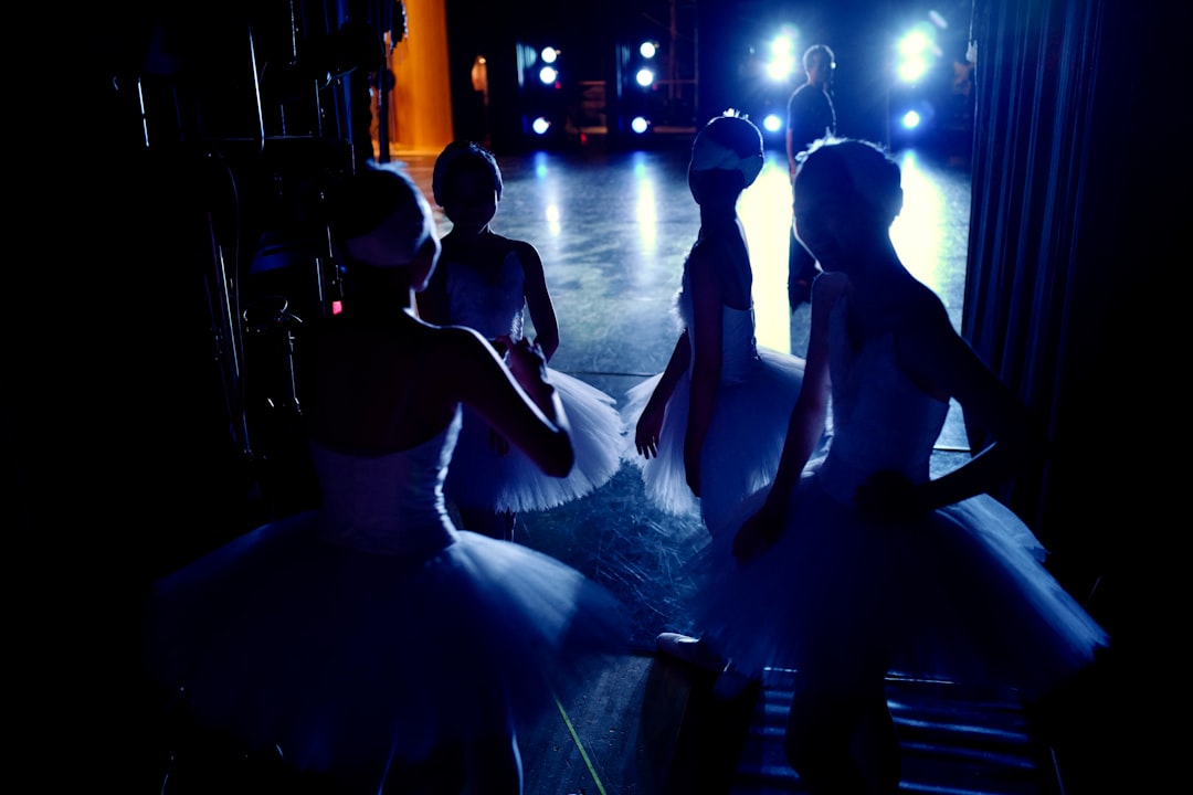 İzmir’de Sanat Dolu Hafta: Bale, Opera, Tiyatro ve Sergiler Bir Arada - Kültür-Sanat haberi görseli