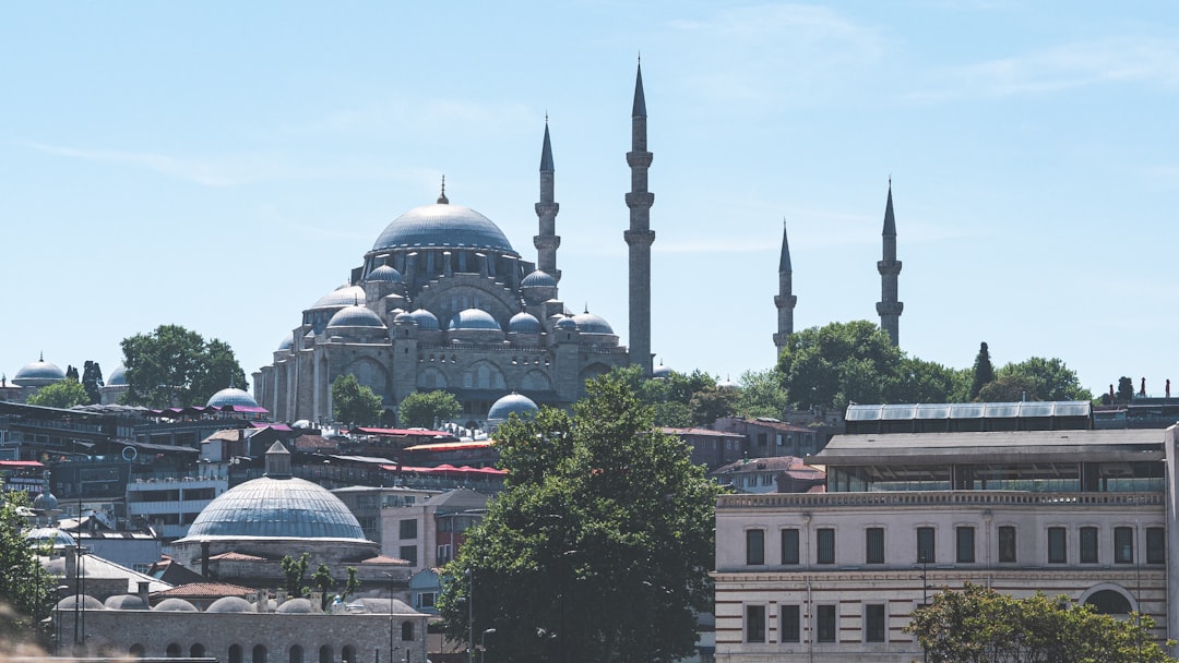 Şişli'de 25 Kişi Gıda Zehirlenmesi Şüphesiyle Hastanelere Başvurdu - Sağlık haberi görseli