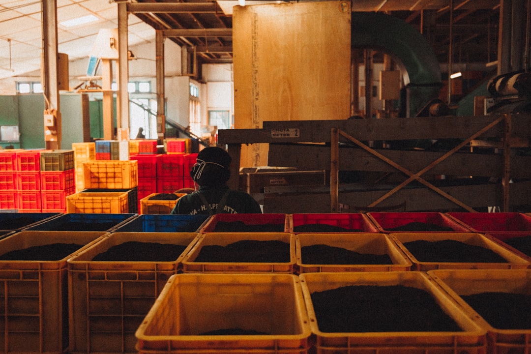 İnegöl’de Mukavva Fabrikası Konkordato Kesin Mühleti Aldı: Yerel Ekonomi Alarm Veriyor - Ekonomi haberi görseli