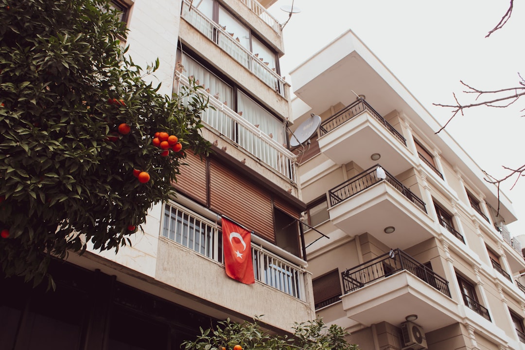 İzmir’de Kasım konut satışları düşerken, ilk el satışlar arttı - Ekonomi haberi görseli