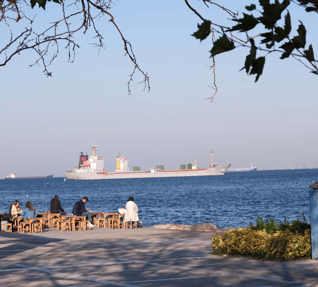 Kemeraltı Esnafı Zorlu Kışla Mücadele Ediyor - Ekonomi haberi görseli Kemeraltı Esnafı Zorlu Kışla Mücadele Ediyor - Ekonomi haberi görseli
