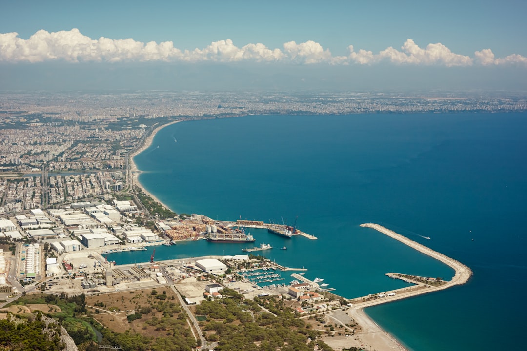 Antalya Ekonomisinde İhracat ve Üretim Hedefleri Gündemde - Ekonomi haberi görseli