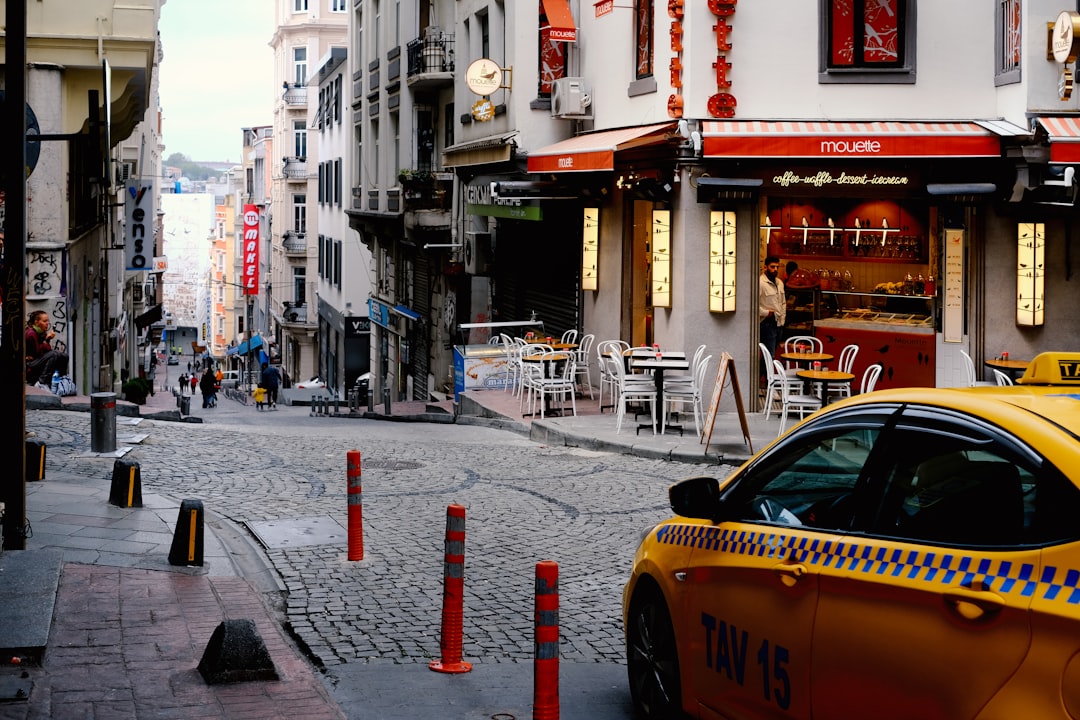 İstanbul’da Atölye Günleri: Ailelerle Sanatın Renkli Buluşması - Kültür-Sanat haberi görseli