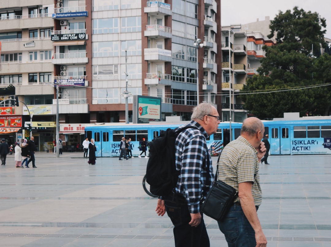 İzmir Metrosu’nda Kritik Bakım: Fahrettin Altay–Narlıdere Arasında Sefer Düzenlemesi - Ekonomi haberi görseli