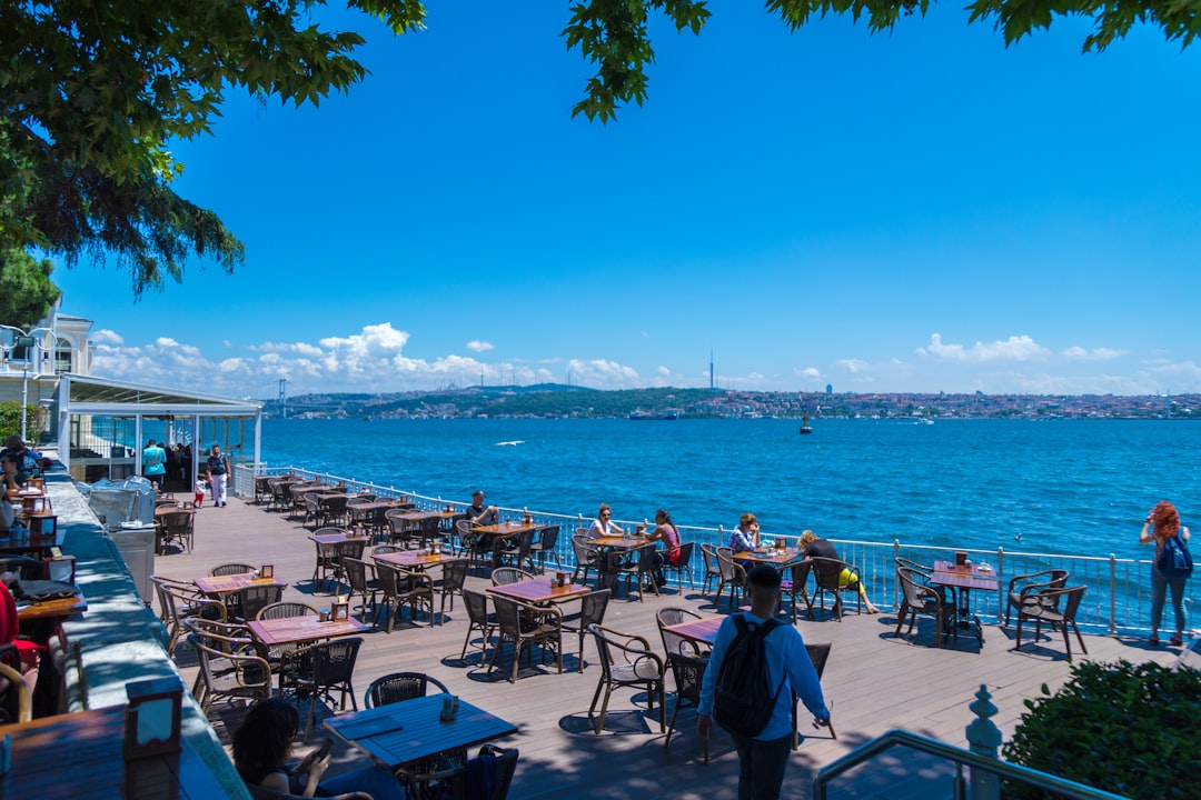 İstanbul Havalimanı’nda Garsonun Soğukkanlı Müdahalesi Yolcuyu Hayata Döndürdü - Yaşam haberi görseli İstanbul Havalimanı’nda Garsonun Soğukkanlı Müdahalesi Yolcuyu Hayata Döndürdü - Yaşam haberi görseli