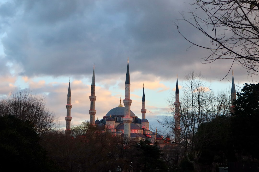 Yalın’ın ‘Bir Büyülü Gece’si İstanbul’da Renkli Başladı - Kültür-Sanat haberi görseli