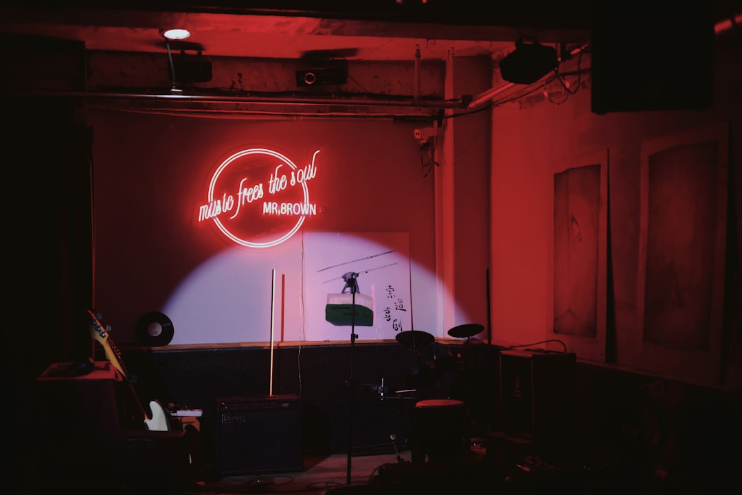 Nilüfer’de Açık Mikrofon Gecesi Şehri Kahkahaya Boğuyor - Kültür-Sanat haberi görseli