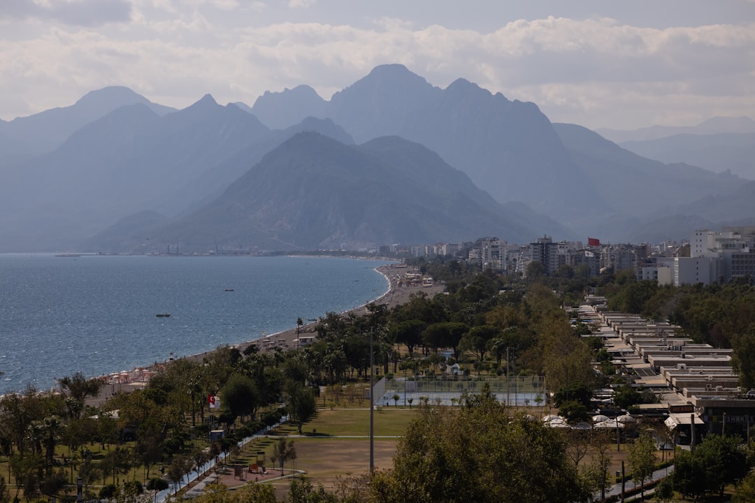 “Bir Başka Antalya 3” Sergisinde Kent Belleği Sanatla Buluşuyor - Kültür-Sanat haberi görseli