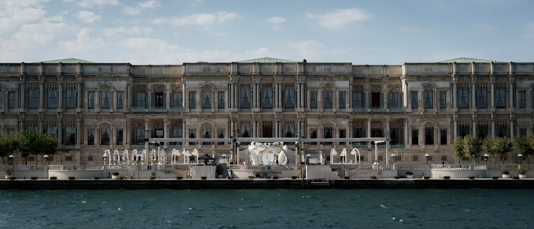 “Kirli Sepeti” Caddebostan’da Sahne Alıyor - Kültür-Sanat haberi görseli