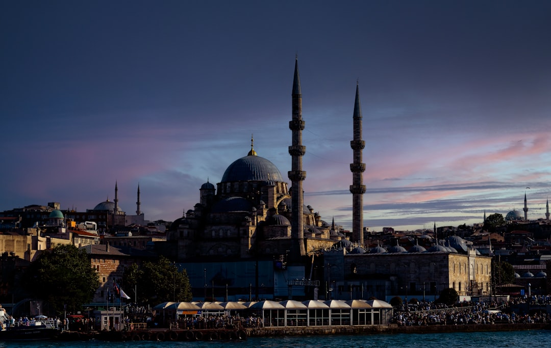 İstanbul Boğazı'nda Gemi Arızası Sonucu Trafik Askıya Alınan Deniz Yolu Tekrar Açıldı - Gündem haberi görseli