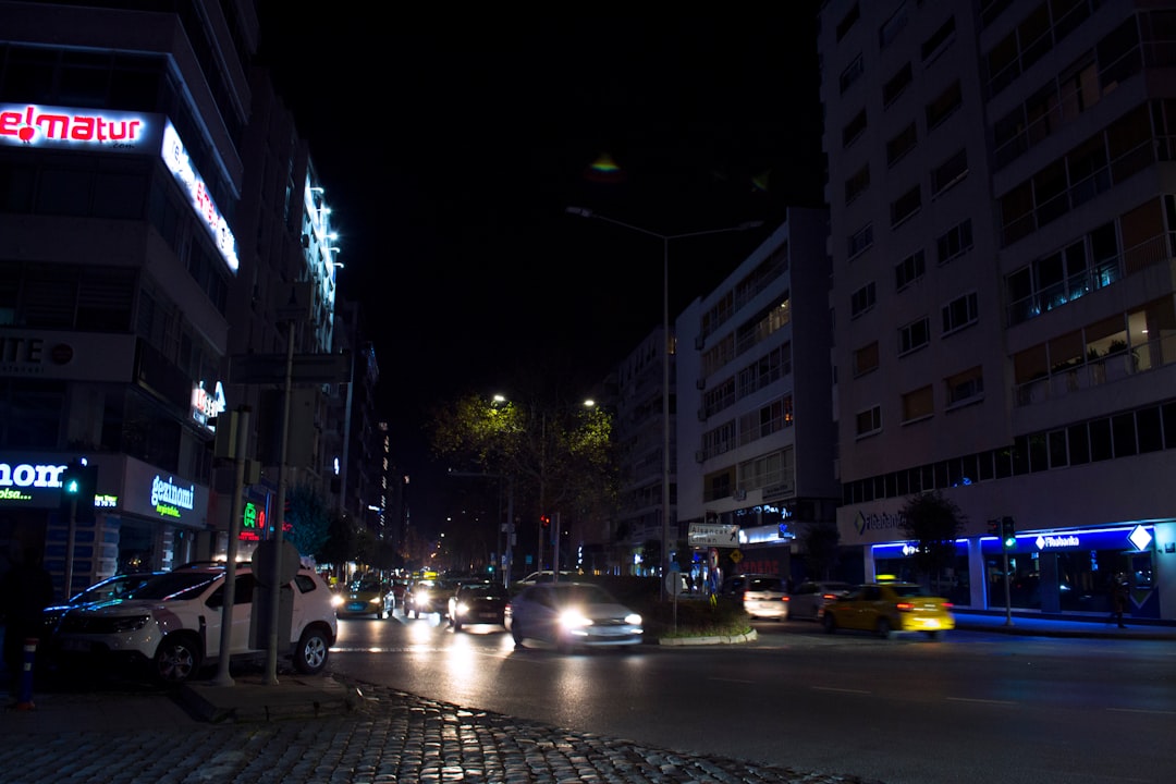 İzmir'de Polis Kazası: Yeni Görüntüler Ortaya Çıkıyor - Gündem haberi görseli