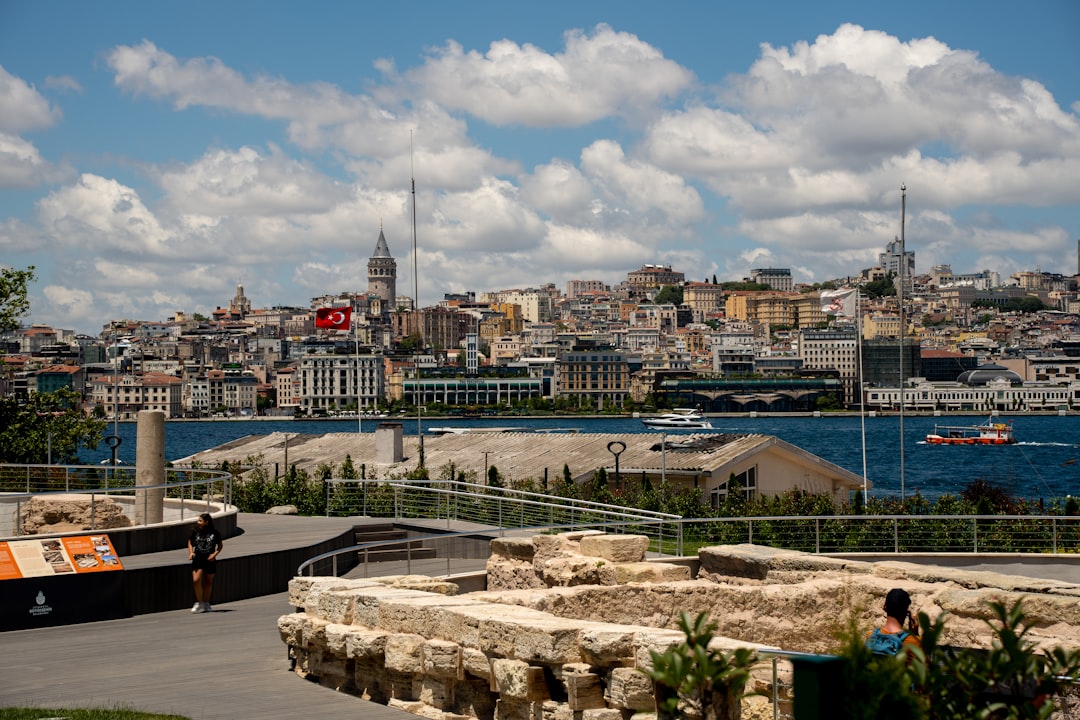 İstanbul'da Sağlık Çalışanlarının Güvenliği ve Sağlığı Tartışılıyor - Sağlık haberi görseli