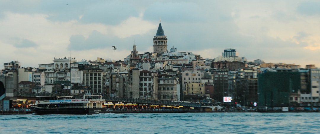 İstanbul'da Metrobüste Yangın Çıkıştı, Yolcular Tahliye Edildi - Gündem haberi görseli