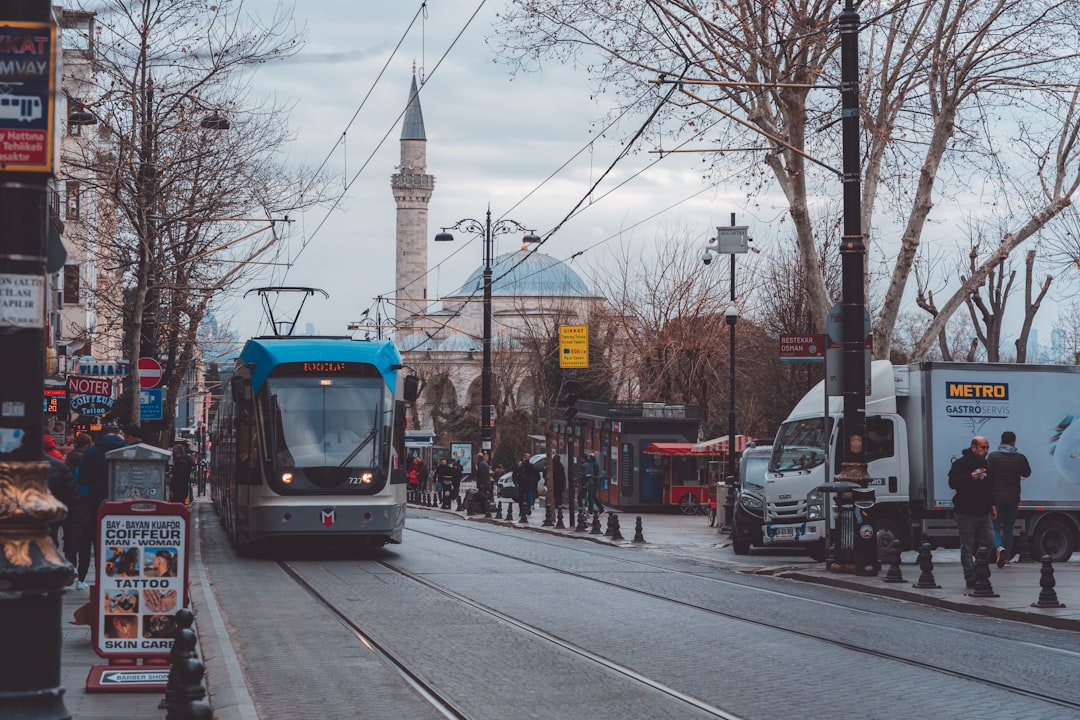 İstanbul'da Silahlı Saldırılara Bağlı Operasyon: 13 Kişi Gözaltına Alındı - Gündem haberi