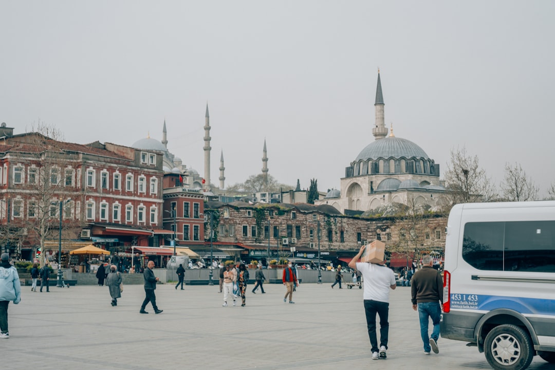 İstanbul'a Dönüş Yolculuğu Başladı: Trafik Yoğunluğu Artıyor! - Yaşam haberi görseli İstanbul'a Dönüş Yolculuğu Başladı: Trafik Yoğunluğu Artıyor! - Yaşam haberi görseli