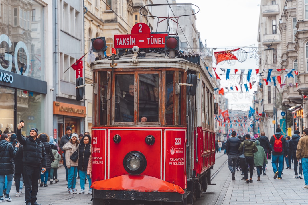 İstanbul'da Motosiklet Kazası: Şiddetli İhtilaflar ve Trafik Sorunları - Gündem haberi görseli