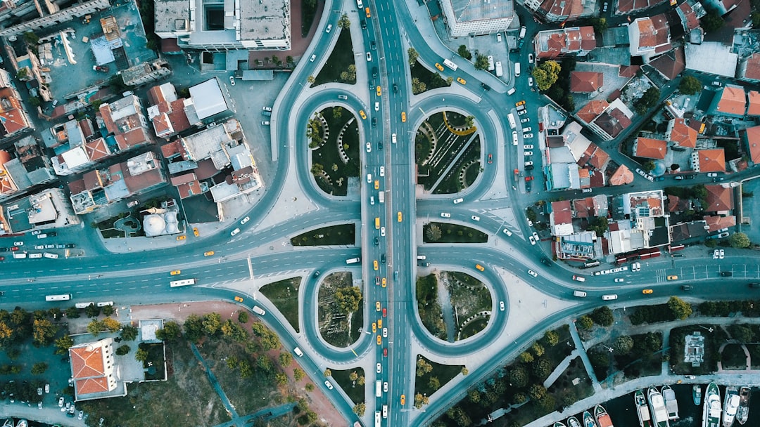 İstanbul'da Yaşamın Gözlemleri: Trafik ve Komşuluk İlişkileri - Yaşam haberi görseli İstanbul'da Yaşamın Gözlemleri: Trafik ve Komşuluk İlişkileri - Yaşam haberi görseli