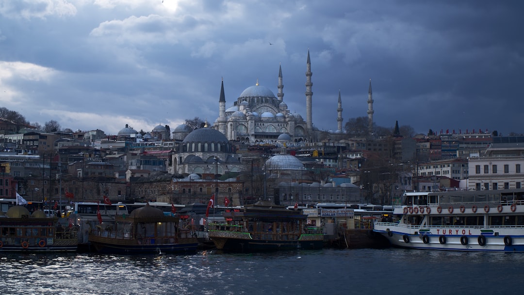 Adana'da Fil Hastalığıyla Mücadele Eden Annenin Durumu Çöktü - Sağlık haberi görseli