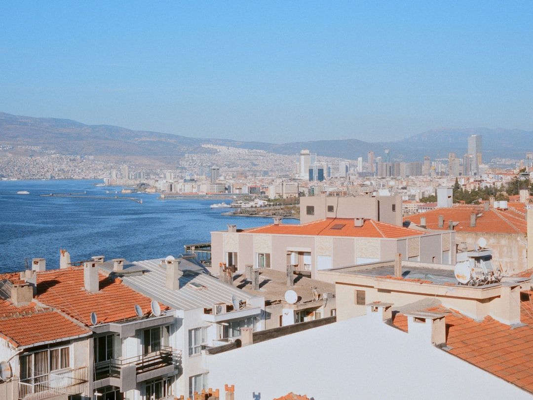 İzmir'de Ekonomik Yatırımlar Artıyor: İZTO ve EBSO'nun Kararları - Ekonomi haberi görseli