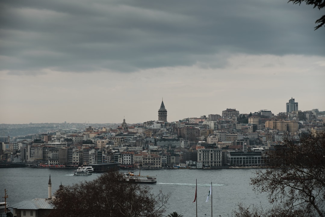 İstanbul'da Sağanak: Üsküdar'daki Gastronomi Sokağı Su Bastı - Yaşam haberi görseli