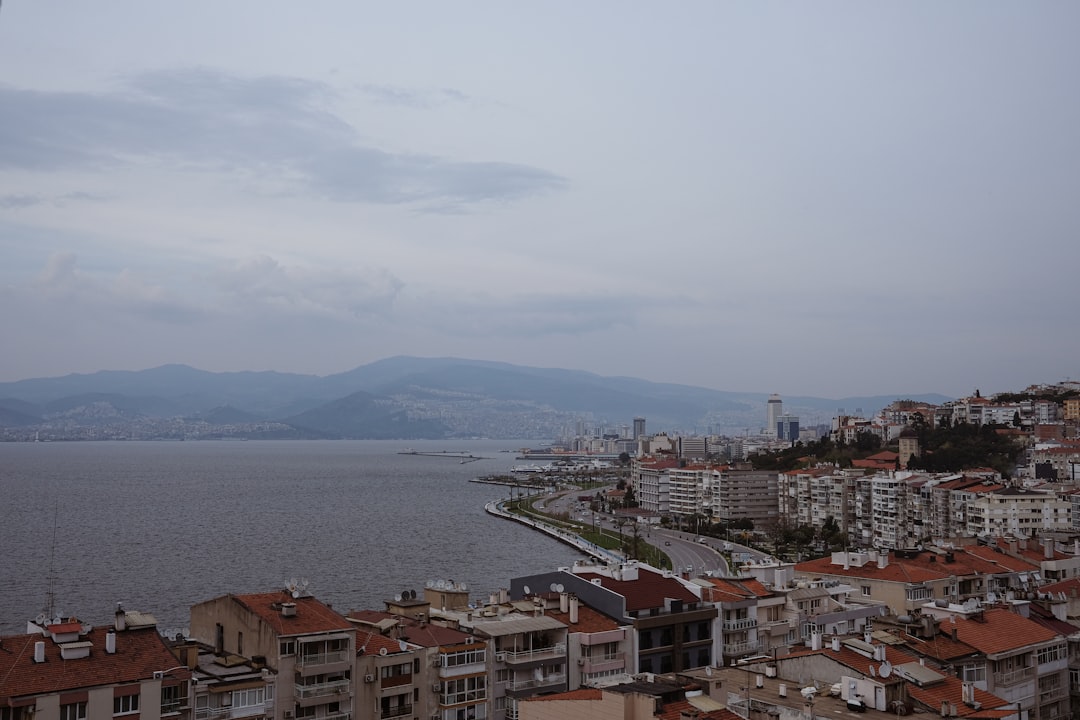 İzmir İş Dünyasında S Plaka İhalesi ve Cep Telefonu Esnafının Zorlukları - Ekonomi haberi görseli İzmir İş Dünyasında S Plaka İhalesi ve Cep Telefonu Esnafının Zorlukları - Ekonomi haberi görseli