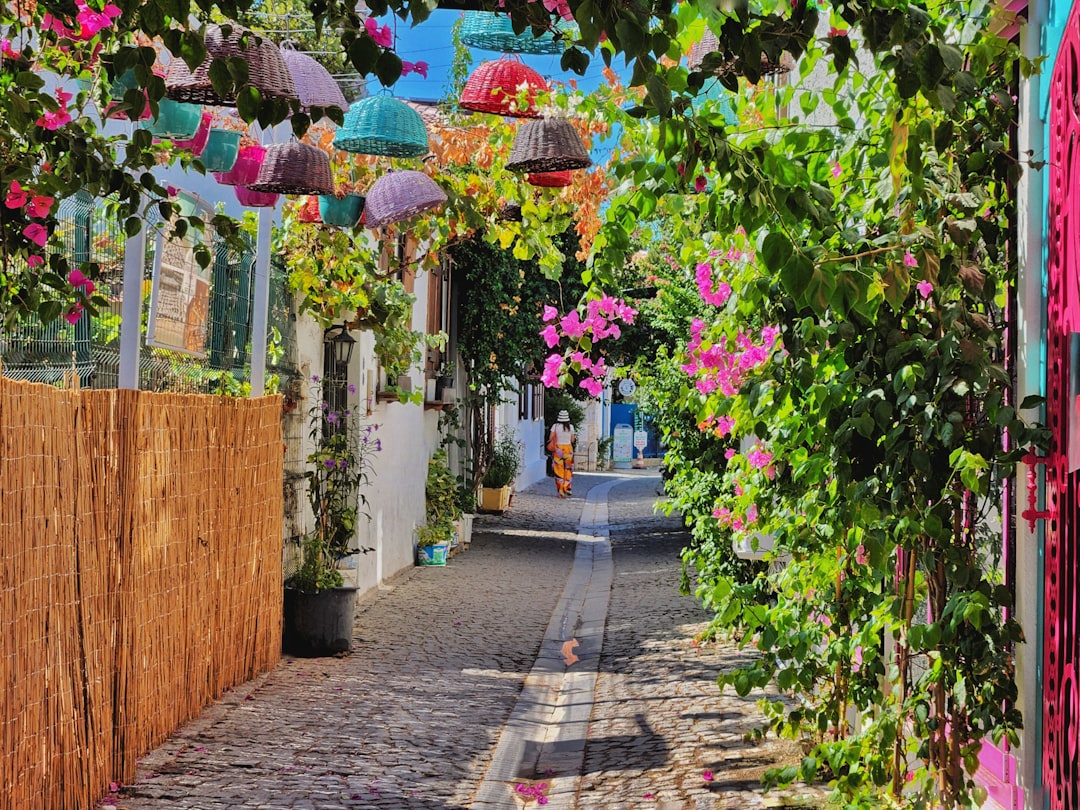 İzmir'de Yeni Turizm Sezonu Hazırlıkları ve Ekonomik Gelişmeler - Gündem haberi görseli