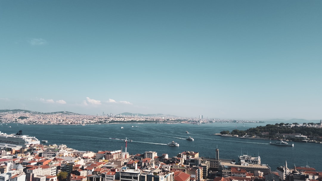 İstanbul Ekonomisi: Yüksek Maliyetler ve Üretim Göçü Tekstil Sektöründe Değişim Yaratıyor - Ekonomi haberi görseli