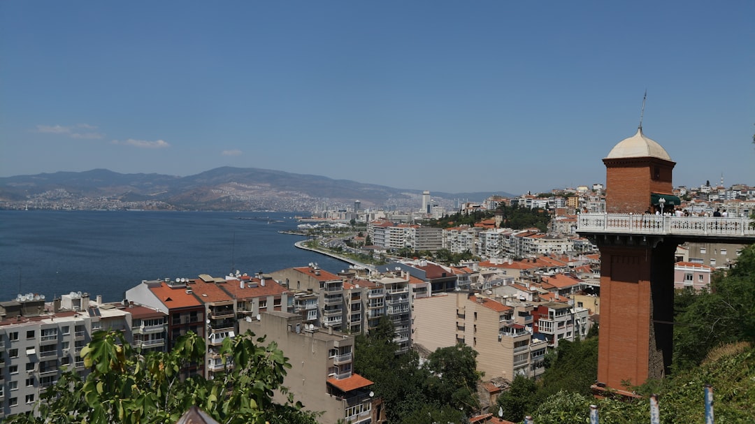 İzmir Sağlık Çalışanları Derneği: Güvenli Çalışma Ortamı ve Özlük Hakları Çağrısı - Sağlık haberi görseli