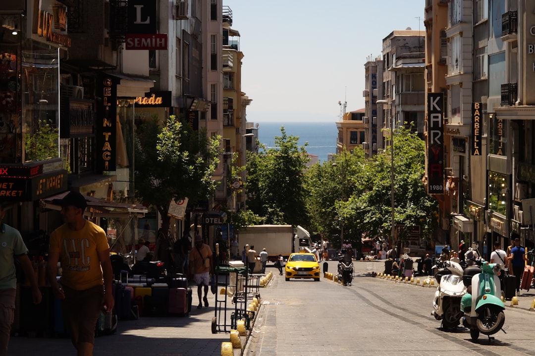 İstanbul Boğazı Sis Etkisiyle Kapalı: Trafik Sorunları Artıyor - Gündem haberi görseli