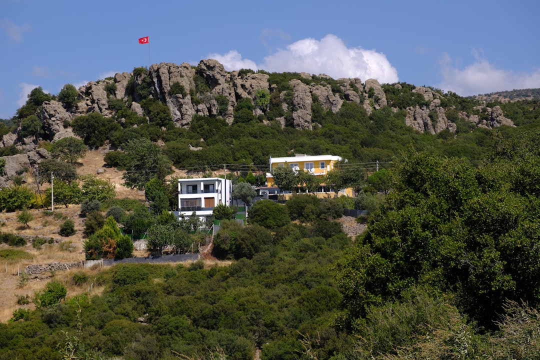 İzmir'in Saklı Doğal Cennetleri: Hafta Sonu Kamp ve Dağ Rotaları - Yaşam haberi görseli İzmir'in Saklı Doğal Cennetleri: Hafta Sonu Kamp ve Dağ Rotaları - Yaşam haberi görseli