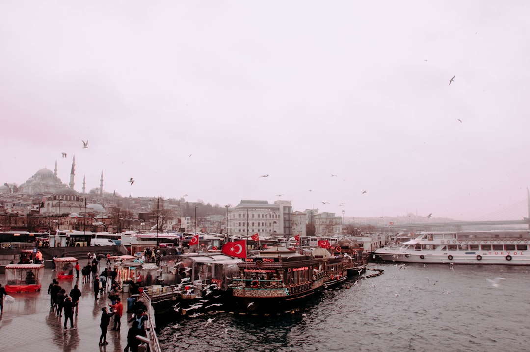 İstanbul'da Haftanın Sanat Etkinlikleri: Seçkin Pirim'in "Dün ile Bugün" Sergisi Şerefiye Sarnıcı'nda Başlıyor - Kültür-Sanat haberi görseli