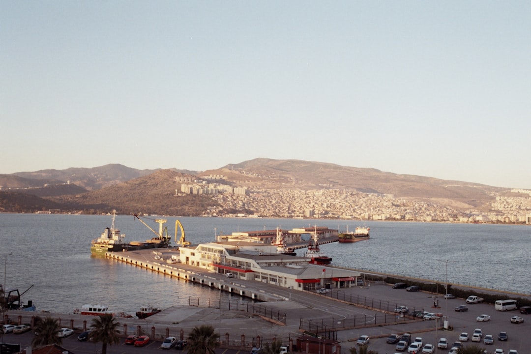 İzmir Piyasalarında Yeni Gelişmeler: Döviz ve Altın Fiyatları - Ekonomi haberi görseli İzmir Piyasalarında Yeni Gelişmeler: Döviz ve Altın Fiyatları - Ekonomi haberi görseli