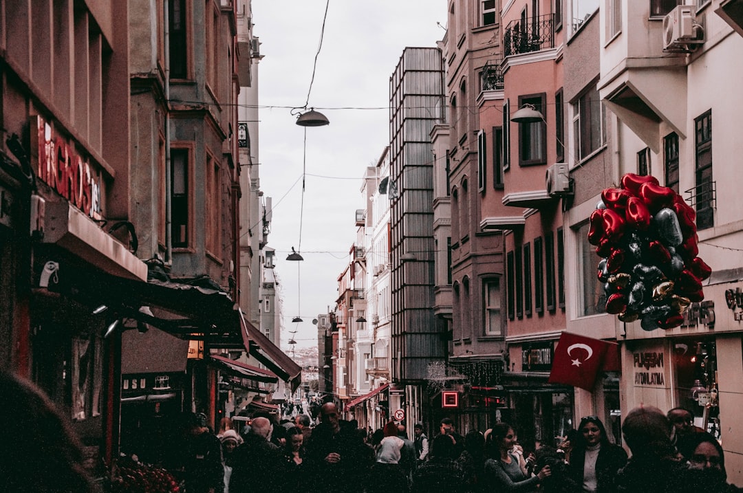 İstanbul'da Varlıklı Yatırımcılara Vergi Teşvikleri Sunuluyor - Ekonomi haberi görseli