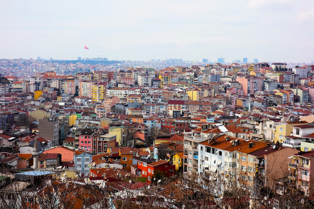 İstanbul'da Yüksek Kira Fiyatları Canını Çekiyor: Penceresiz Dairelerin Kira Fiyatları - Yaşam haberi görseli İstanbul'da Yüksek Kira Fiyatları Canını Çekiyor: Penceresiz Dairelerin Kira Fiyatları - Yaşam haberi görseli