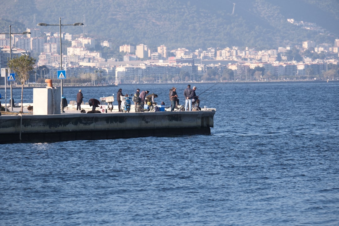 İzmir Karşıyaka'da Silahlı Kavga Sonucu 5 Kişiyi Yaralayan Olay - Gündem haberi