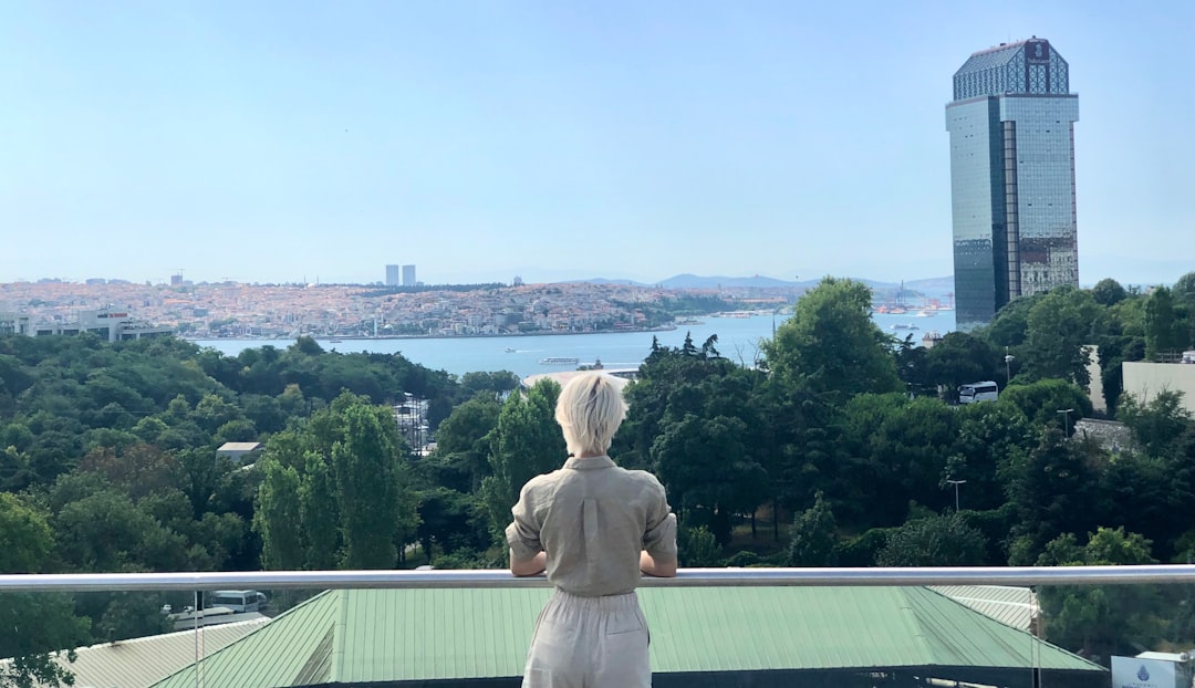 İzmir Büyükşehir Belediyesi, Cihan Palas Oteli'ni Kent Yaşamına Dönüştürmek İçin Çalışmaya Başladı - Yaşam haberi görseli İzmir Büyükşehir Belediyesi, Cihan Palas Oteli'ni Kent Yaşamına Dönüştürmek İçin Çalışmaya Başladı - Yaşam haberi görseli