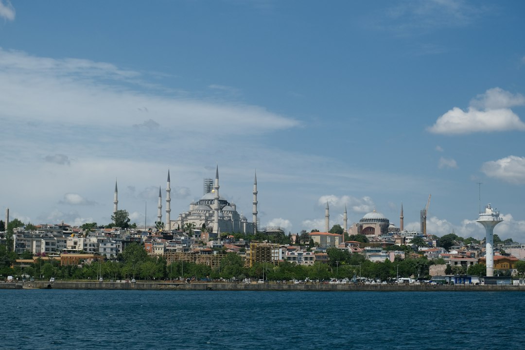 İstanbul'da Selden Etkilenen Esnafın 80 Milyon Lira Nakdi Destek Alıyor - Ekonomi haberi görseli