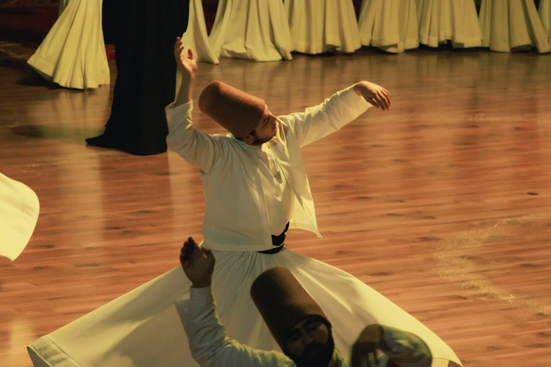 Konya'da 'Sadece Klasik' Sanat Sergisi Açılışını Tutan Coşku - Kültür-Sanat haberi görseli